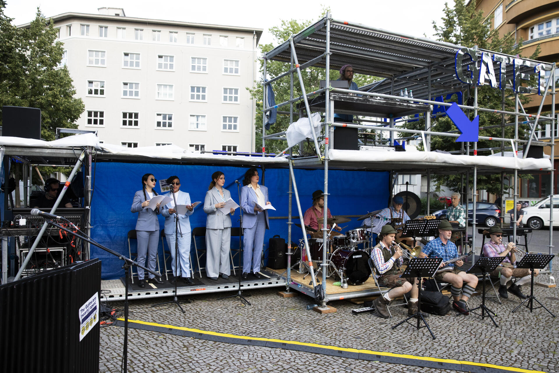 Auditiv Vokal, Moritz Baumgärtner, Nils Wogram, Chris Dahlgren, Hayden Chisholm, Antonis Anissegos, Damir Bacikin
