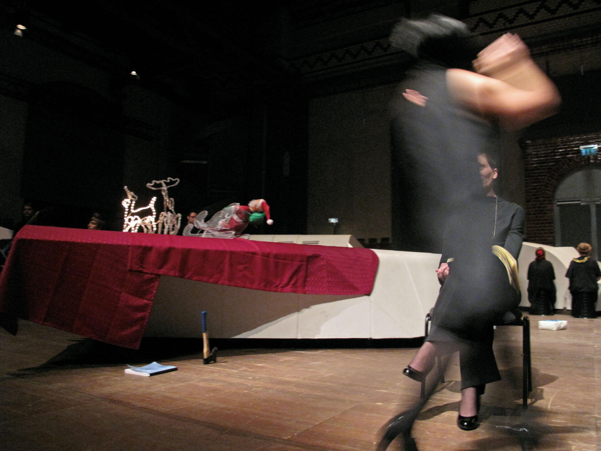 Bini Lee, Hanna Dóra Sturludóttir